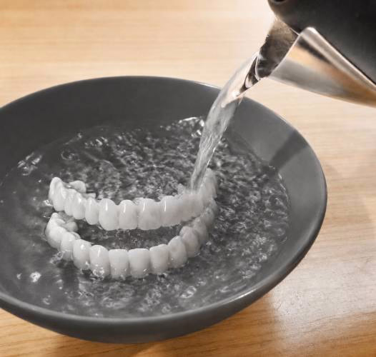 Schritt 1: die WellaSmile-Schale in heißem Wasser erwärmen